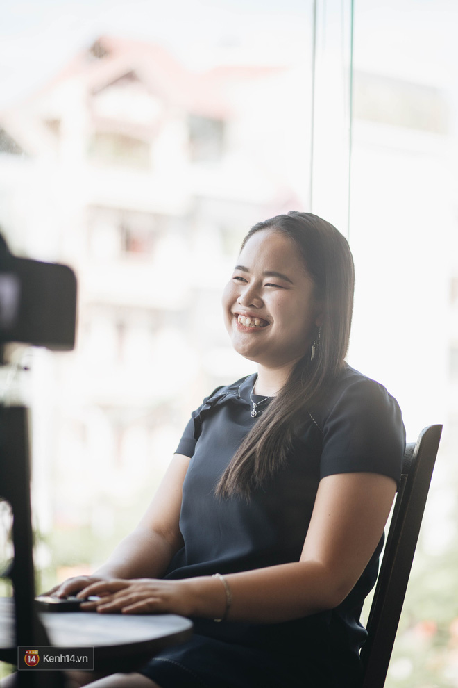 Nữ MC khiếm thị đầu tiên dẫn bản tin trực tiếp: Chẳng có ước mơ nào là không thực hiện được, quan trọng phải luôn tin tưởng vào bản thân