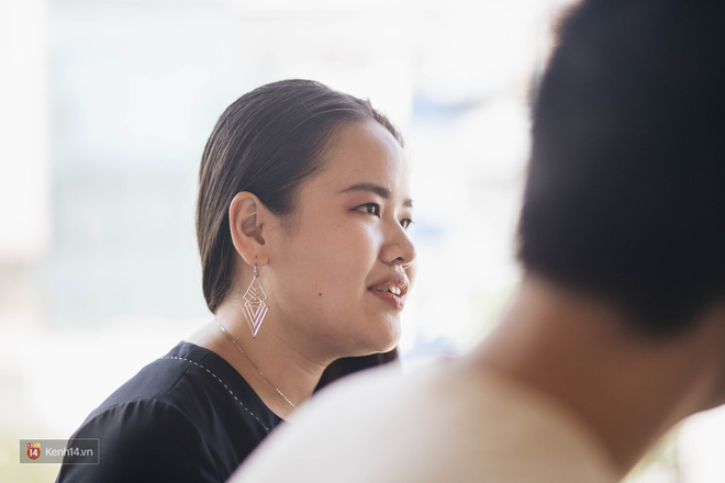 Nữ MC khiếm thị đầu tiên dẫn bản tin trực tiếp: Chẳng có ước mơ nào là không thực hiện được, quan trọng phải luôn tin tưởng vào bản thân Nữ MC khiếm thị đầu tiên dẫn bản tin trực tiếp: Chẳng có ước mơ nào là không thực hiện được, quan trọng phải luôn tin tưởng vào bản thân