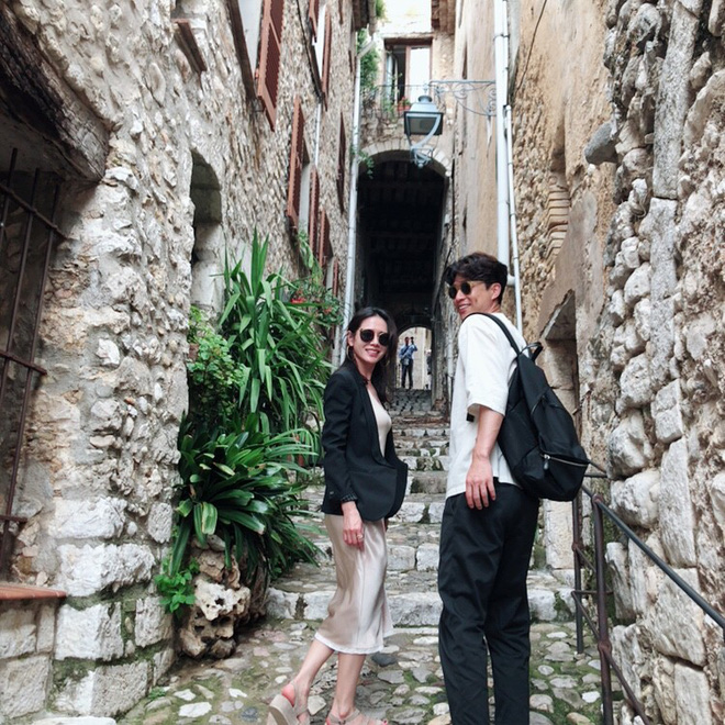Sau khi làm rõ việc hẹn hò Jung Hae In, Son Ye Jin gây xôn xao vì khoe ảnh du lịch với người đàn ông lạ mặt Sau khi làm rõ việc hẹn hò Jung Hae In, Son Ye Jin gây xôn xao vì khoe ảnh du lịch với người đàn ông lạ mặt