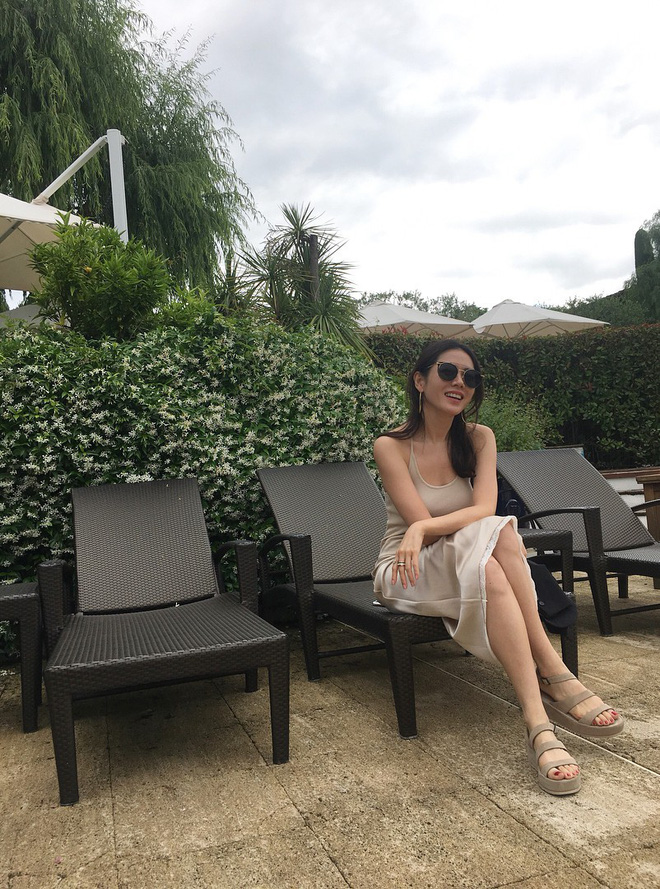 Sau khi làm rõ việc hẹn hò Jung Hae In, Son Ye Jin gây xôn xao vì khoe ảnh du lịch với người đàn ông lạ mặt Sau khi làm rõ việc hẹn hò Jung Hae In, Son Ye Jin gây xôn xao vì khoe ảnh du lịch với người đàn ông lạ mặt