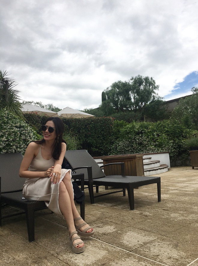 Sau khi làm rõ việc hẹn hò Jung Hae In, Son Ye Jin gây xôn xao vì khoe ảnh du lịch với người đàn ông lạ mặt