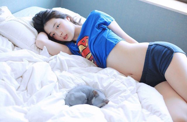 Không bỏ thói quen cũ, Sulli bị ném đá vì khoe ảnh khiêu khích của nhiếp ảnh dính cáo buộc t.ì.n.h d.ụ.c Không bỏ thói quen cũ, Sulli bị ném đá vì khoe ảnh khiêu khích của nhiếp ảnh dính cáo buộc t.ì.n.h d.ụ.c
