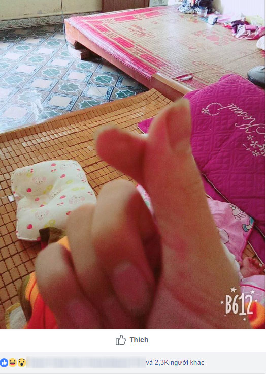 Chiếc cửa hở khe lắp cửa buồng tân hôn vợ chồng trẻ khiến ai nhìn cũng toát mồ hôi: Thế này thì còn làm ăn gì nữa?