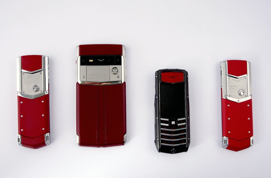 Tay chơi Hà Thành sưu tập bộ điện thoại Vertu chục tỷ hiếm có