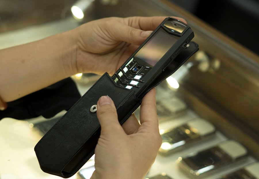 Tay chơi Hà Thành sưu tập bộ điện thoại Vertu chục tỷ hiếm có