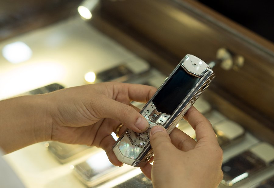 Tay chơi Hà Thành sưu tập bộ điện thoại Vertu chục tỷ hiếm có