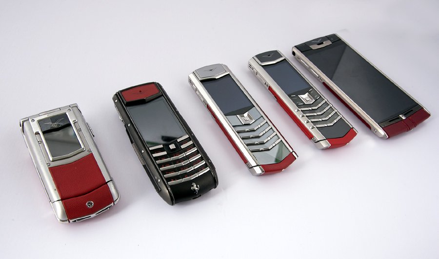 Tay chơi Hà Thành sưu tập bộ điện thoại Vertu chục tỷ hiếm có