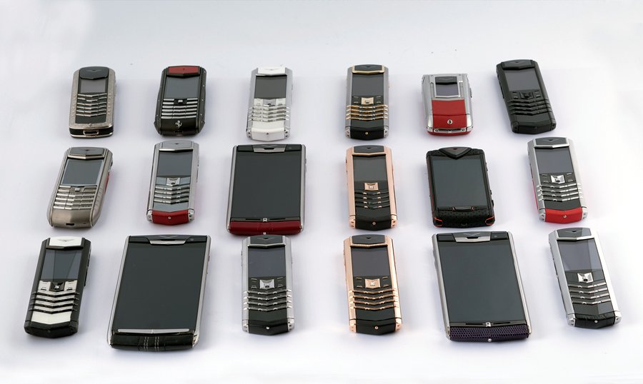 Tay chơi Hà Thành sưu tập bộ điện thoại Vertu chục tỷ hiếm có