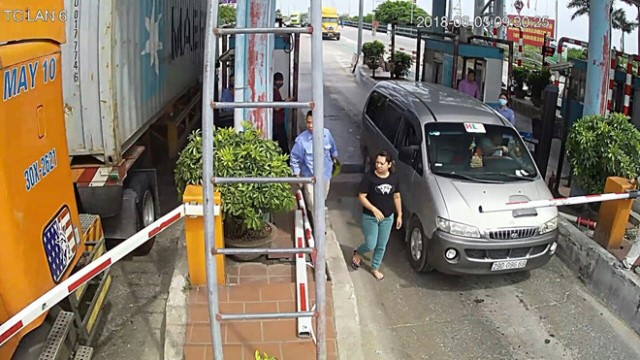 Công an vào cuộc vụ tài xế tông barie, đánh nhân viên BOT Tân Đệ