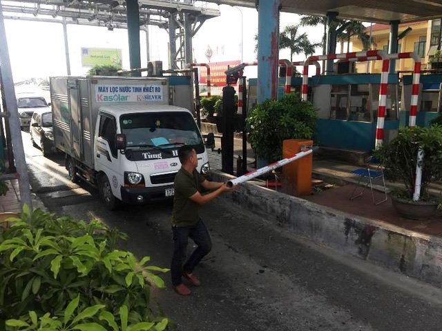 Công an vào cuộc vụ tài xế tông barie, đánh nhân viên BOT Tân Đệ