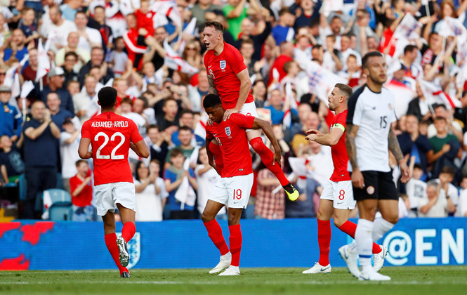 Tuyển Anh lên đường dự World Cup với màn khởi động hoàn hảo