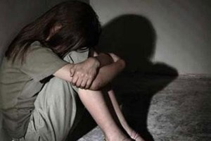Bé gái 12 tuổi bị anh họ làm chuyện đồi bại