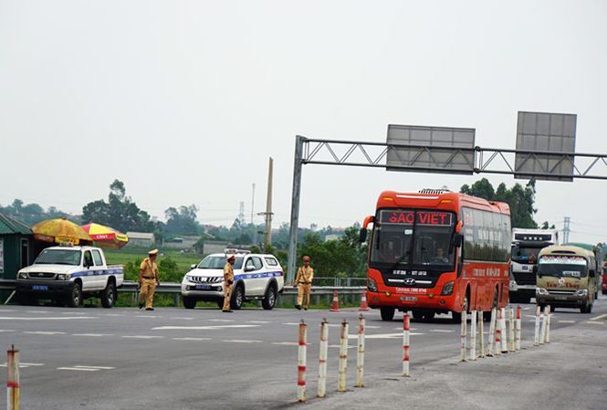 Chặn xe ở tốc độ 120 km/h