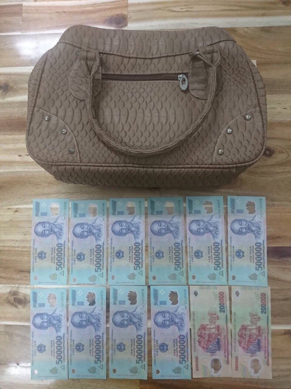 Bắt nam thanh niên cướp giật tài sản của cô gái ở trung tâm Sài Gòn