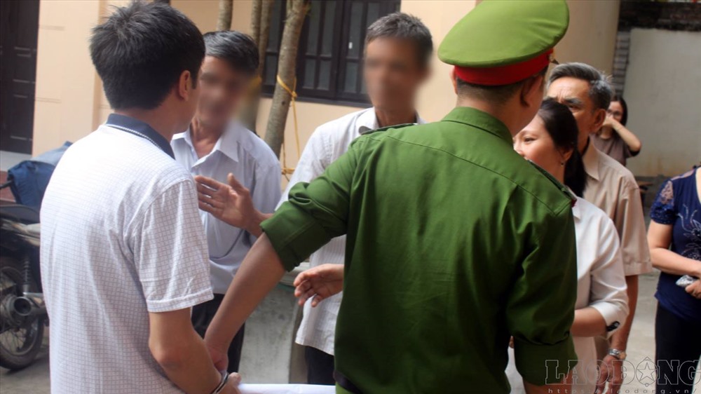 Xét xử thầy giáo dâm ô hàng loạt học sinh: Phụ huynh sốc trước lời khai của thầy giáo