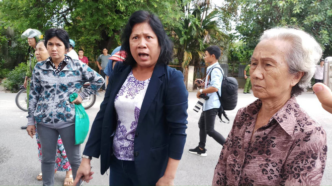 Dân Thủ Thiêm khóc ngất vì không vào được cuộc đối thoại