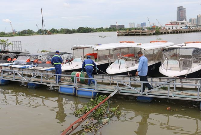 Cần thủ bỏ chạy khi thấy xác người trên sông Sài Gòn