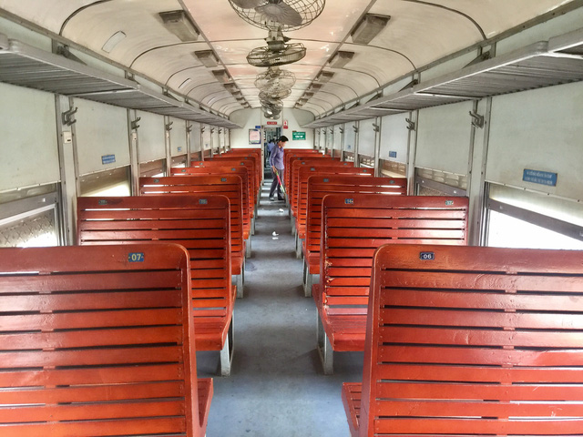 Chuyện buồn khó tin của những người gắn mình với các chuyến tàu