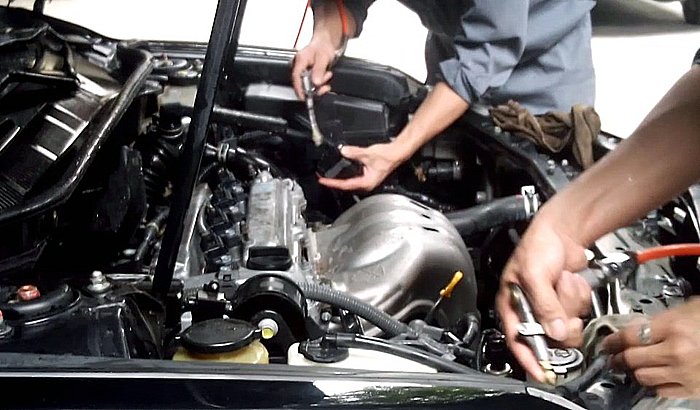 Ô tô vào gara bị lừa hàng đểu: Khách lơ ngơ thành con gà bị luộc