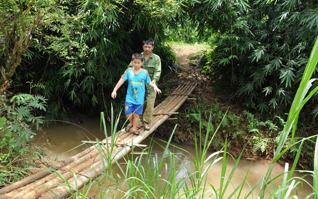 Đắk Nông: Chưa góp tiền làm đường NTM, dân bị bịt lối đi