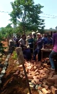 Đắk Nông: Chưa góp tiền làm đường NTM, dân bị bịt lối đi