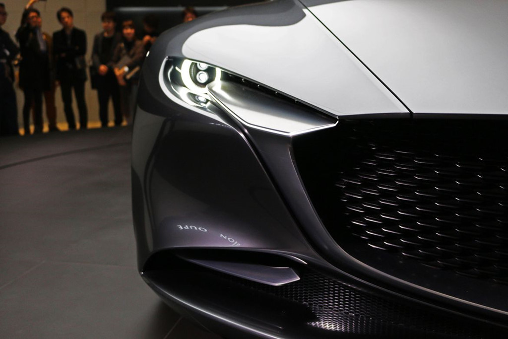 Mazda Vision Coupe – mẫu xe tương lai của Mazda xuất hiện dưới ánh mặt trời tại Ý Mazda Vision Coupe – mẫu xe tương lai của Mazda xuất hiện dưới ánh mặt trời tại Ý