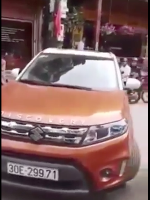 Nữ tài xế thách thức CSGT ở Sa Pa còn livestream để trần tình