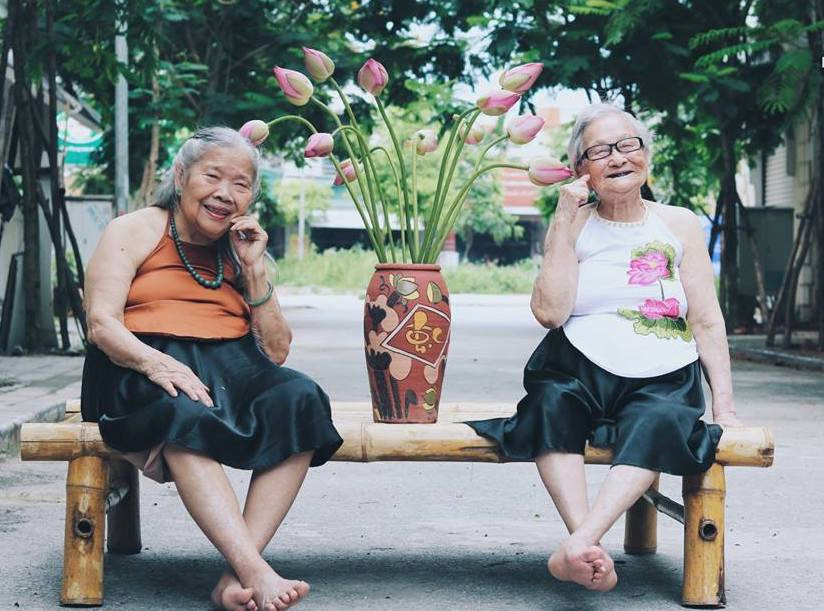 Lúc về già, chỉ ước có tình bạn đẹp như 2 cụ trong bộ ảnh này