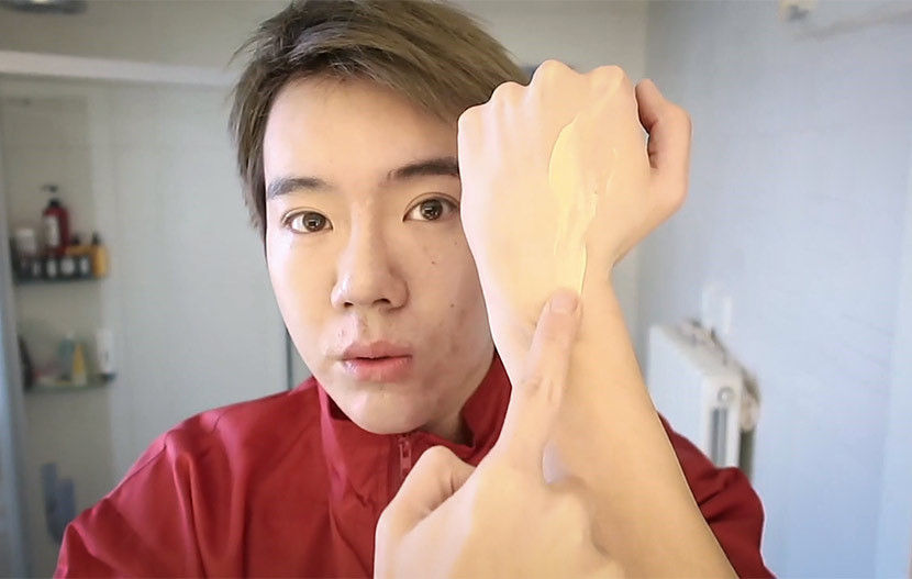 Ai nói trai thẳng thì không được dùng phấn son?