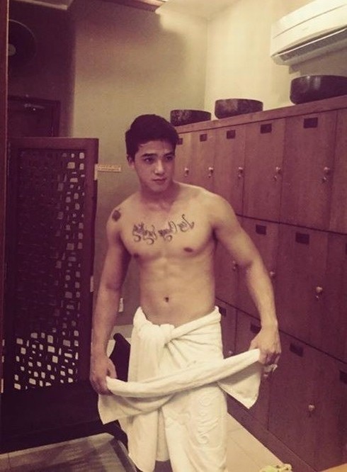 Trước nghi vấn bị lộ clip nóng, nam diễn viên điển trai của Tháng năm rực rỡ nói gì?