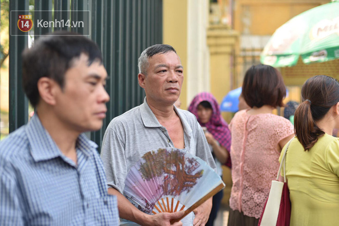 Thi lớp 10 chuyên Toán: Đề siêu khó, có thí sinh chỉ làm được 1, 2 câu Thi lớp 10 chuyên Toán: Đề siêu khó, có thí sinh chỉ làm được 1, 2 câu