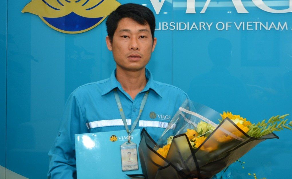 Nam nhân viên hàng không trả lại gần 1,1 tỷ đồng cho khách