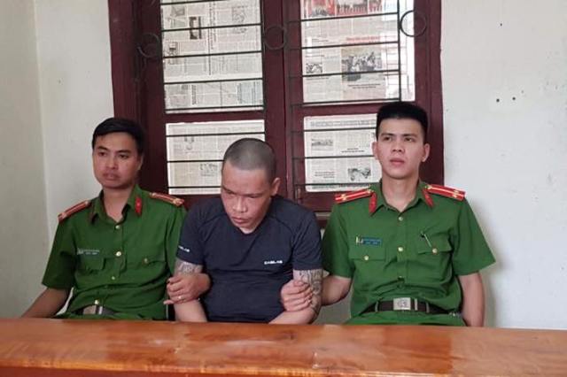 Bắt đối tượng tàng trữ ma túy, lòi ra hàng loạt vũ khí nóng