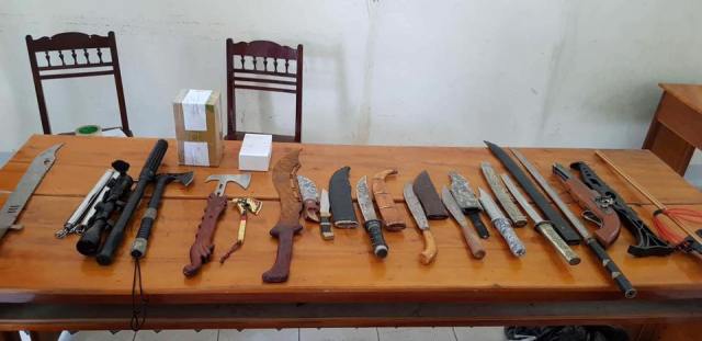 Bắt đối tượng tàng trữ ma túy, lòi ra hàng loạt vũ khí nóng