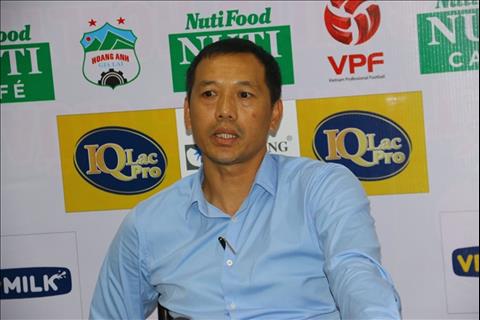 HLV đầu tiên tại V-League bức xúc vì không được nghỉ xem World Cup 2018