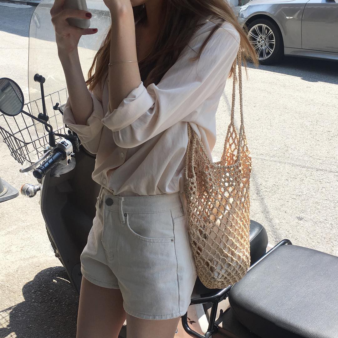 Ngày nóng diện đồ white-on-white là chuẩn nhất, và đây là 14 công thức mát mẻ tuyệt xinh dành cho bạn