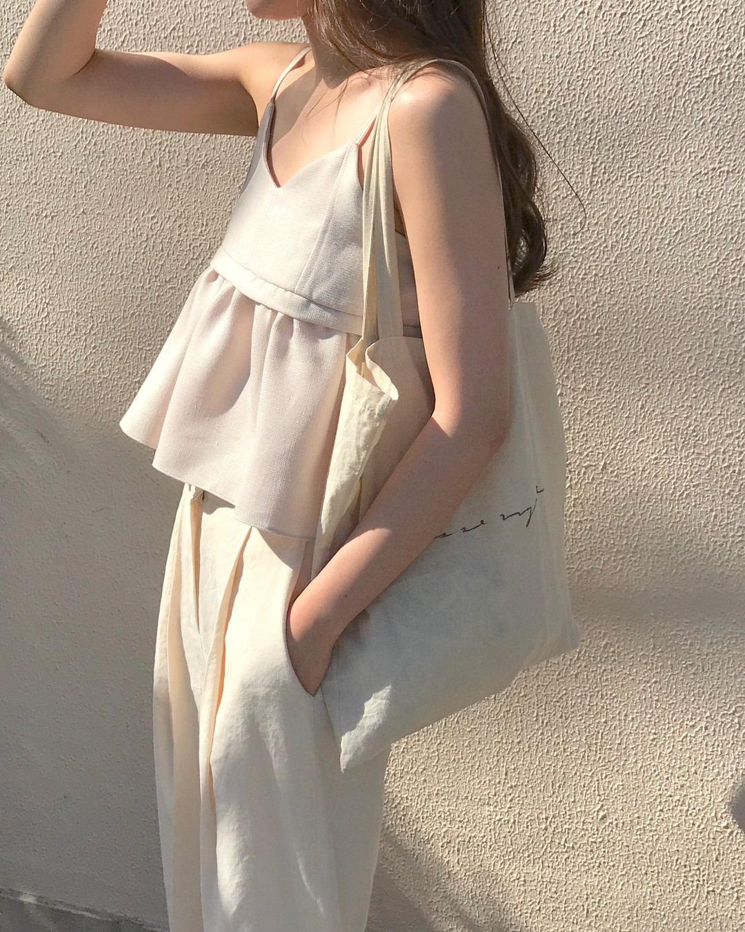 Ngày nóng diện đồ white-on-white là chuẩn nhất, và đây là 14 công thức mát mẻ tuyệt xinh dành cho bạn