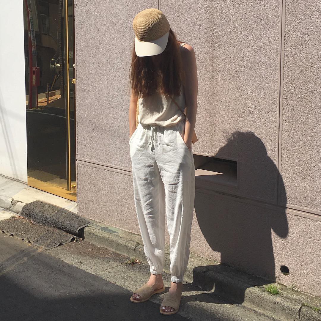 Ngày nóng diện đồ white-on-white là chuẩn nhất, và đây là 14 công thức mát mẻ tuyệt xinh dành cho bạn