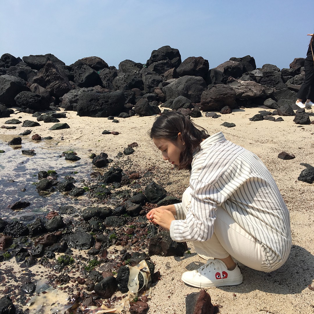 Ngày nóng diện đồ white-on-white là chuẩn nhất, và đây là 14 công thức mát mẻ tuyệt xinh dành cho bạn