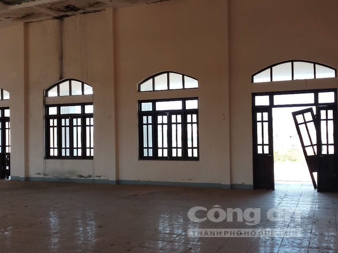 Nhường đất cho công ty Formosa, trụ sở mới trị giá 33 tỷ đồng thành nơi trú ngụ của trâu bò, Bí thư xã nói gì?