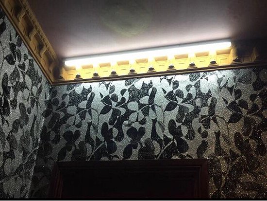 Đột kích nhiều điểm ăn chơi có hàng trăm nữ tiếp viên ăn mặc sexy