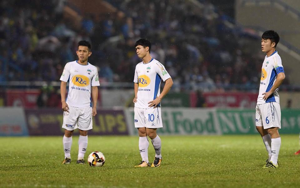 Ngoại binh lập hat-trick, Than Quảng Ninh vùi dập HAGL