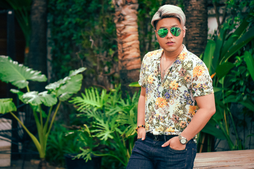 Akira Phan: Oằn lưng trả nợ 4 tỷ thay bạn, bạn gái cắt cổ tay đe doạ