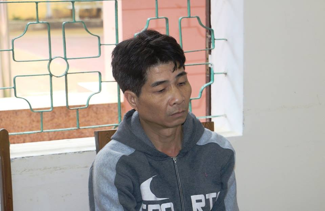 Nghệ An: Cho bé gái 10 nghìn đồng và 1 cái kẹo rồi khống chế dâm ô, kẻ đồi bại lĩnh án 2 năm tù