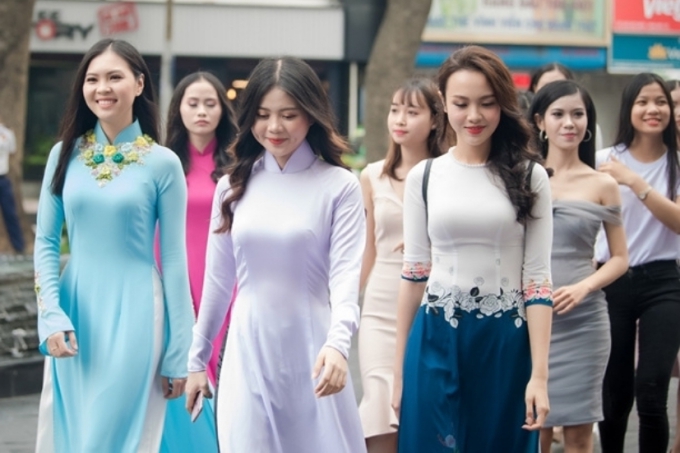 Đỗ Mỹ Linh tự tin đọ sắc cùng Hà Kiều Anh và Bùi Bích Phương Đỗ Mỹ Linh tự tin đọ sắc cùng Hà Kiều Anh và Bùi Bích Phương