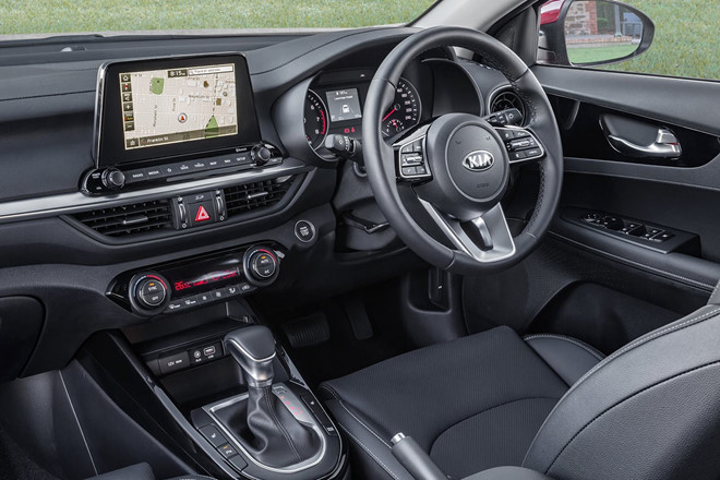 Ra mắt Kia Cerato 2018 giá từ 15.200 USD