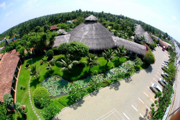 Sự trùng hợp đến khó tin trong chuyện đời tư của top 3 Hoa hậu Việt Nam 2012