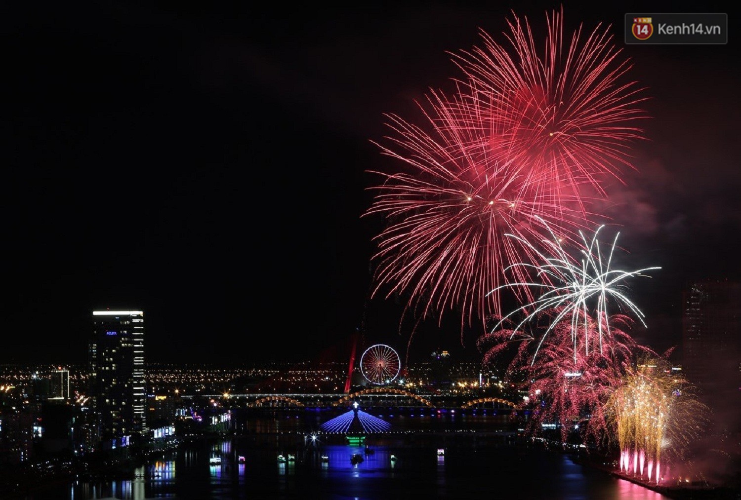 Ngắm màn tranh tài của Thuỵ Điển và Bồ Đào Nha tại Lễ hội pháo hoa Quốc tế trên Sky bar cao nhất Việt Nam