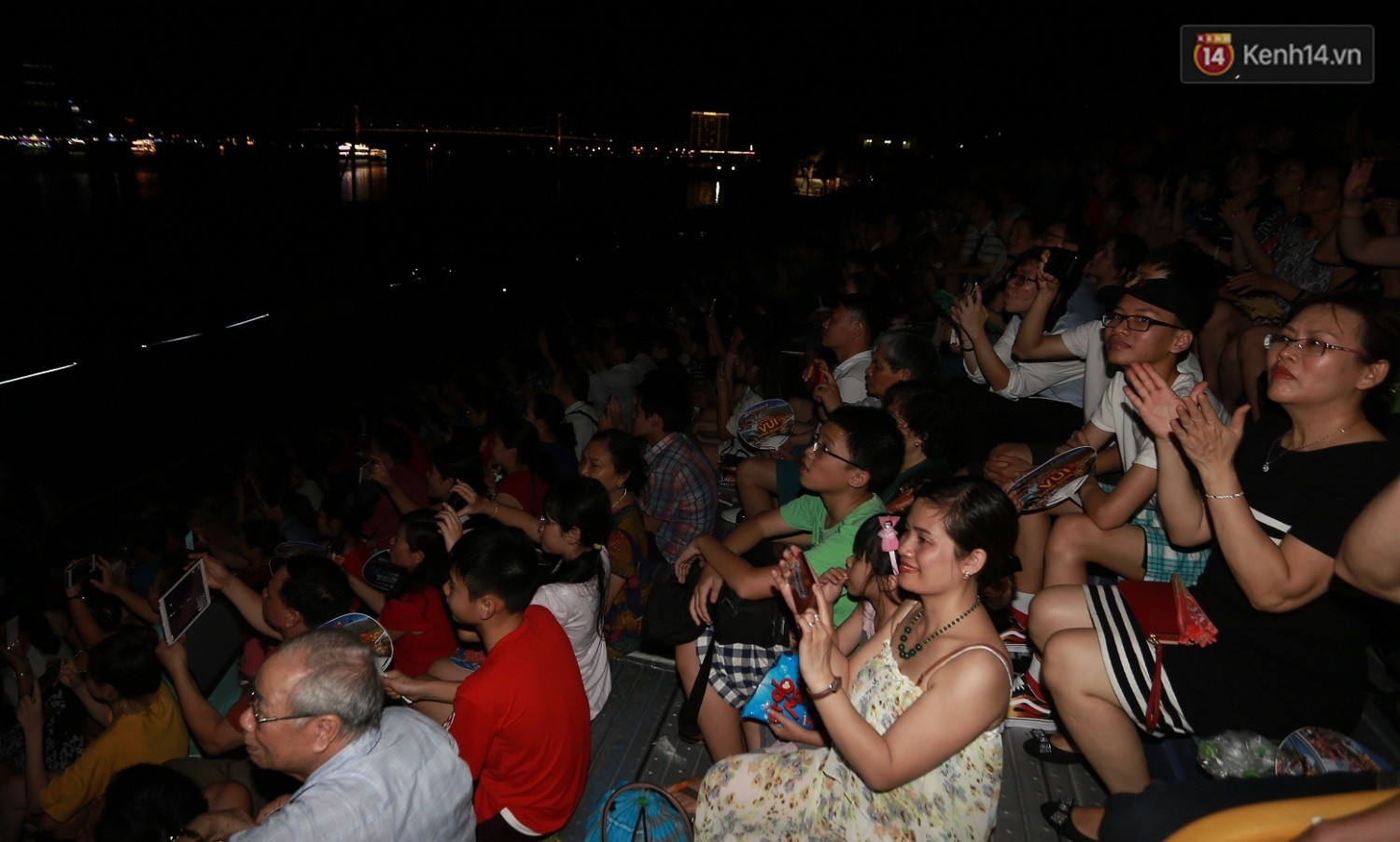 Ngắm màn tranh tài của Thuỵ Điển và Bồ Đào Nha tại Lễ hội pháo hoa Quốc tế trên Sky bar cao nhất Việt Nam