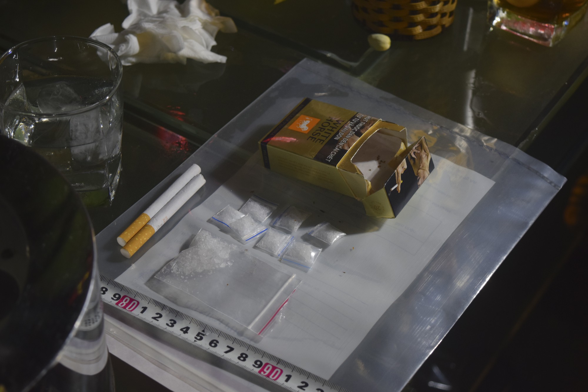 Đột kích quán bar ASTA, phát hiện vũ công múa cột ăn mặc hở hang, nhiều khách phê ma túy